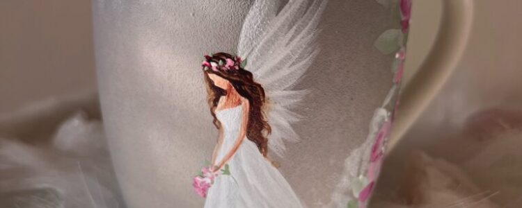 andělský hrneček s květinami, rozkvět, radost a světlo do života, ruční malba autorky Michaely Němcové