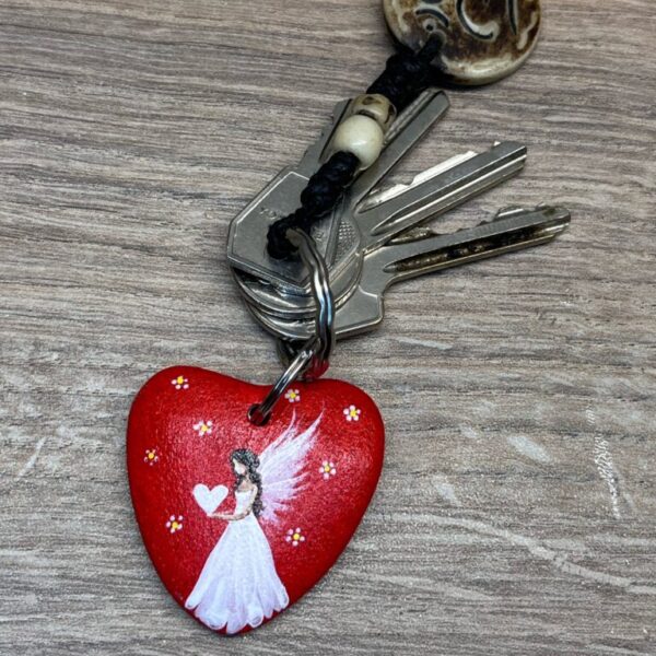 Přívěšek ve tvaru srdce Artofsoul | Anděl strážný - červená