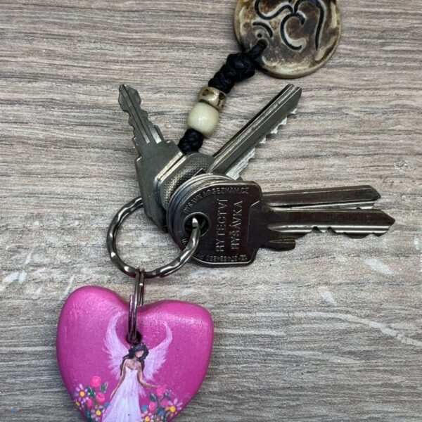 Přívěšek ve tvaru srdce Artofsoul | Anděl strážný - růžová