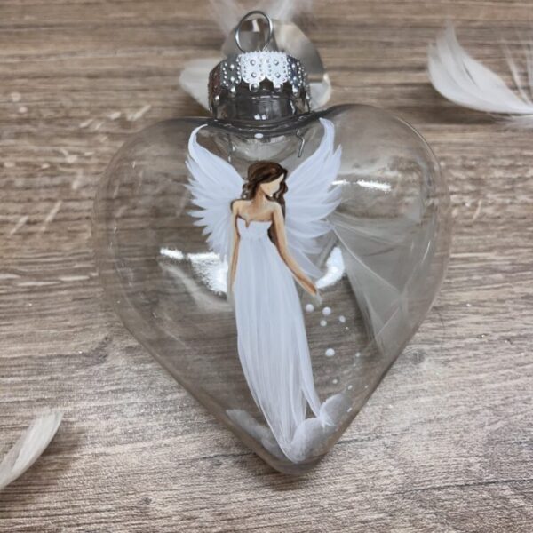 Andělská ručně malovaná baňka ve tvaru srdce | Průměr 9 cm 11