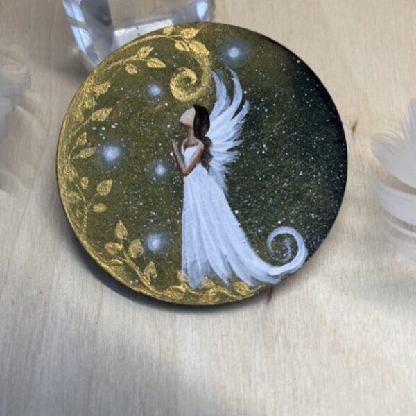Andělská ručně malovaná dřevěná magnetka Artofsoul | Průměr 6 cm 30