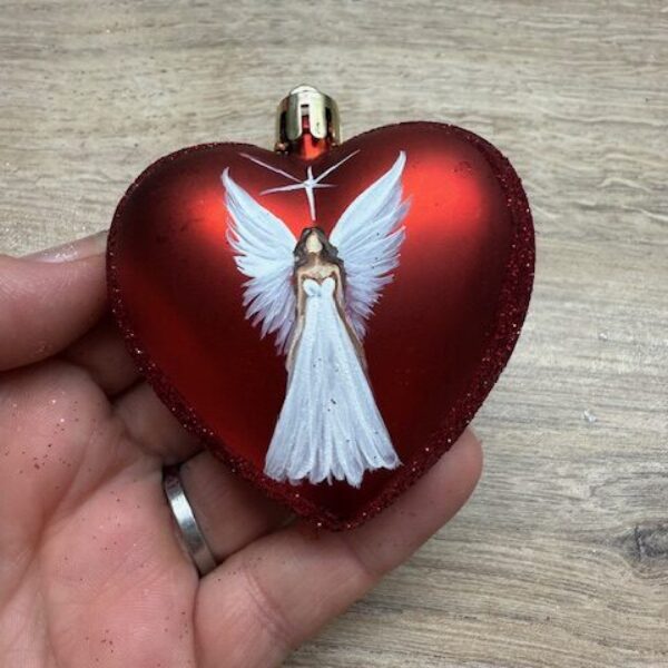 Andělská ručně malovaná baňka ve tvaru srdce | Průměr 6,5 cm | 1