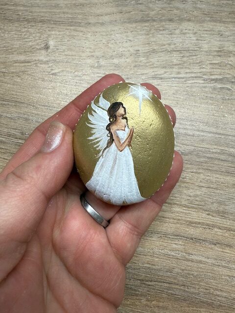 Andělský ručně a s láskou malovaný kamínek pro štěstí a ochranu | 1