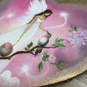 Andělský srdíčkový obraz plný klidu s růžovým opálem| Okamžik naplnění | 29 cm