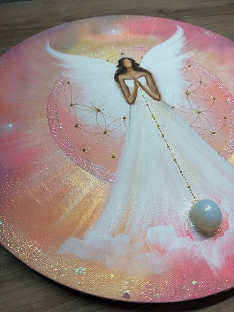 Zářivý andělský obraz Artofsoul s opalitem v energiích slunovratu | Brána světla | Kruh 40cm - Obrázek 3