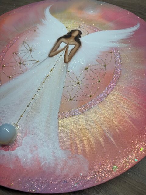 Zářivý andělský obraz Artofsoul s opalitem v energiích slunovratu | Brána světla | Kruh 40cm - Obrázek 2