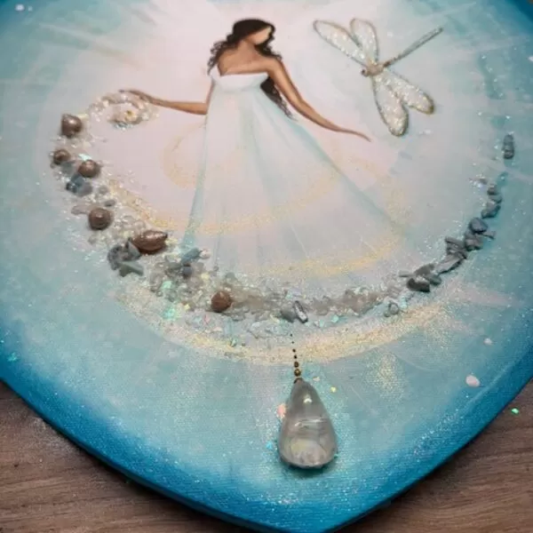 Andělský ochranný obraz ve tvaru srdce s minerály | V hlubinách duše | 40 cm