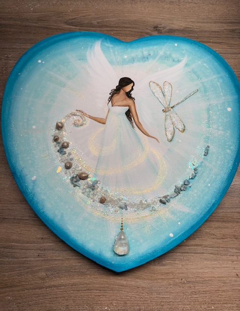 Andělský ochranný obraz ve tvaru srdce s minerály | V hlubinách duše | 40 cm