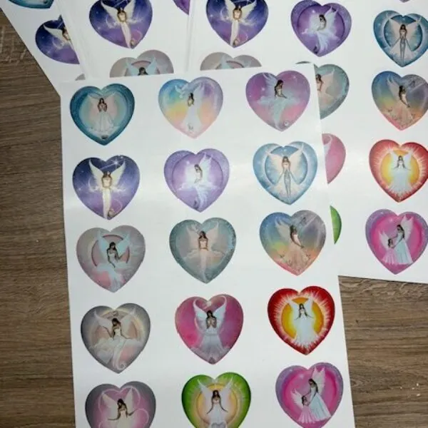 Andělské samolepky ve tvaru srdce pro radost | 1 arch s 15 srdíčky