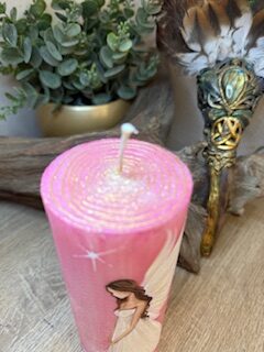 Adnělská ochranná svíce svítící ve tmě od autorky Michaely Němcové