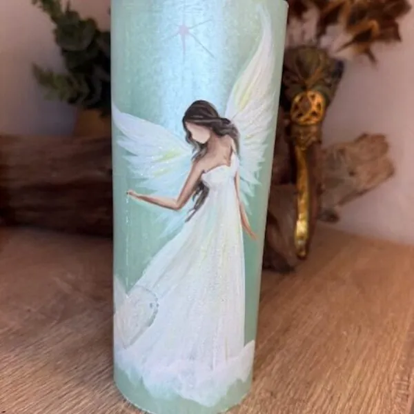 Adnělská ochranná svíce svítící ve tmě od autorky Michaely Němcové