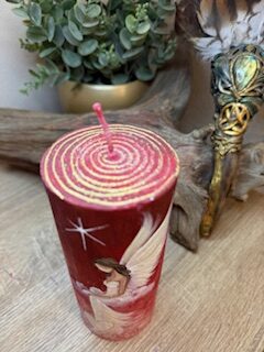 Adnělská ochranná svíce svítící ve tmě od autorky Michaely Němcové