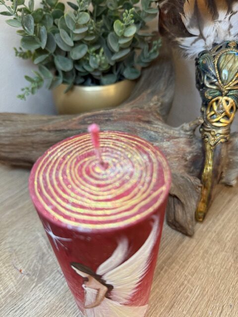 Adnělská ochranná svíce svítící ve tmě od autorky Michaely Němcové