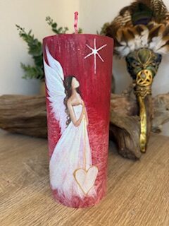 Adnělská ochranná svíce svítící ve tmě od autorky Michaely Němcové