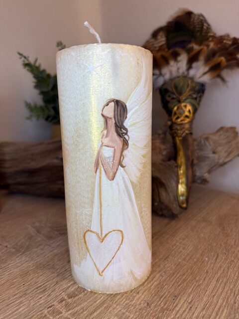 Adnělská ochranná svíce svítící ve tmě od autorky Michaely Němcové