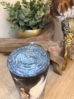 Adnělská ochranná svíce svítící ve tmě od autorky Michaely Němcové