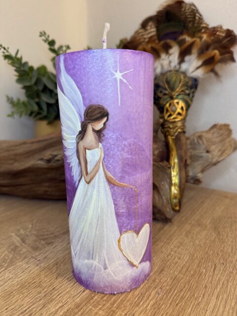 Adnělská ochranná svíce svítící ve tmě od autorky Michaely Němcové