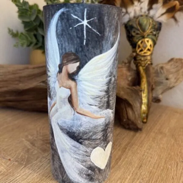 Adnělská ochranná svíce svítící ve tmě od autorky Michaely Němcové