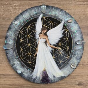 Andělský, velmi silný a ochranný obraz v energiích novoluní s ametystem a křišťály | Světlo, které nikdy nezmizelo 2 | 30 cm Svítí ve tmě