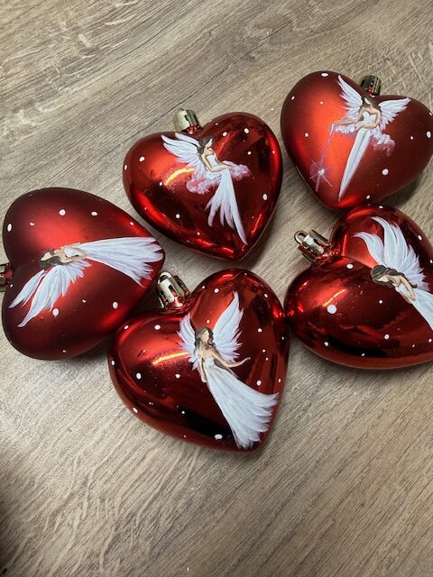 Andělská sada ručně malovaných baňek ve tvaru srdce | Průměr 6,5 cm | červené 5ks - Obrázek 2
