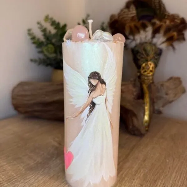 Andělská svíce s křišťály a růženíny svítící ve tmě  | Svíce HOJNOSTI | 16 cm | 4