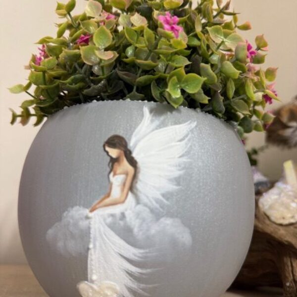 Andělský ručně malovaný obal na květiny | Dotek ticha | horní průměr 11 cm | Šedý na obláčku