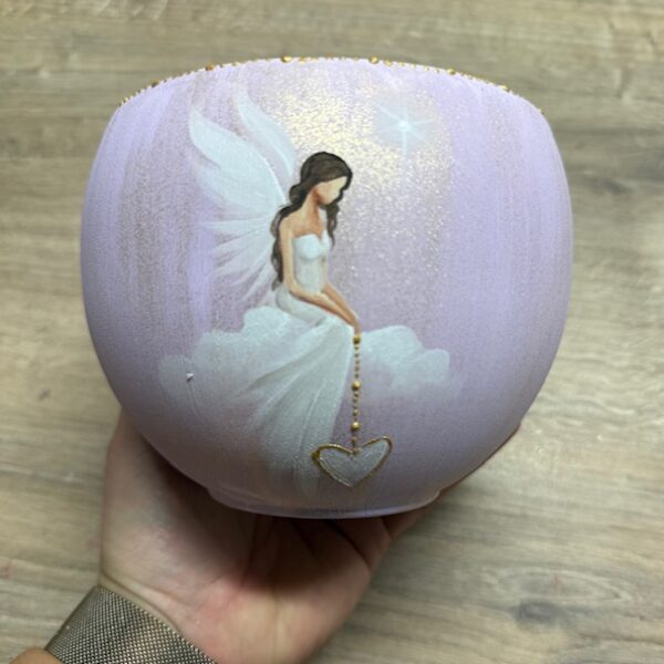 Andělský ručně malovaný obal na květiny | Dotek ticha | horní průměr 11 cm | Lila