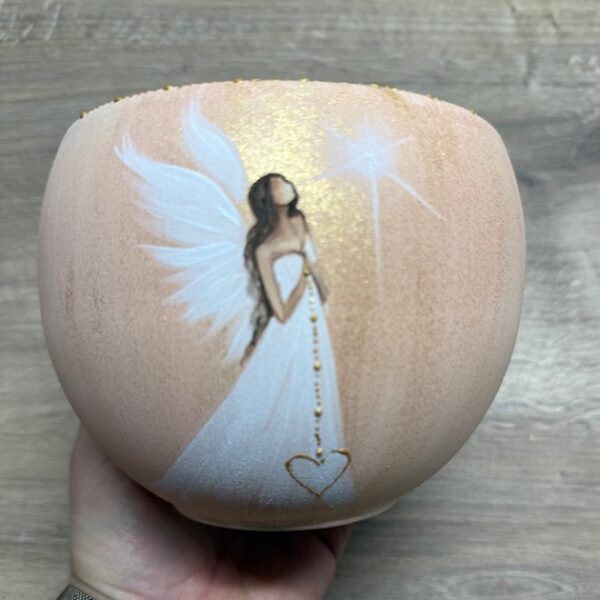 Andělský ručně malovaný obal na květiny | Dotek ticha | horní průměr 11 cm | Meruňkový