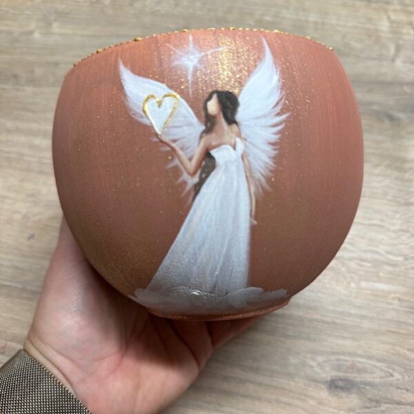 Andělský ručně malovaný obal na květiny | Dotek ticha | horní průměr 11 cm | Oříškový