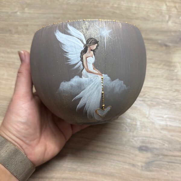 Andělský ručně malovaný obal na květiny | Dotek ticha | horní průměr 11 cm | Šedohnědý