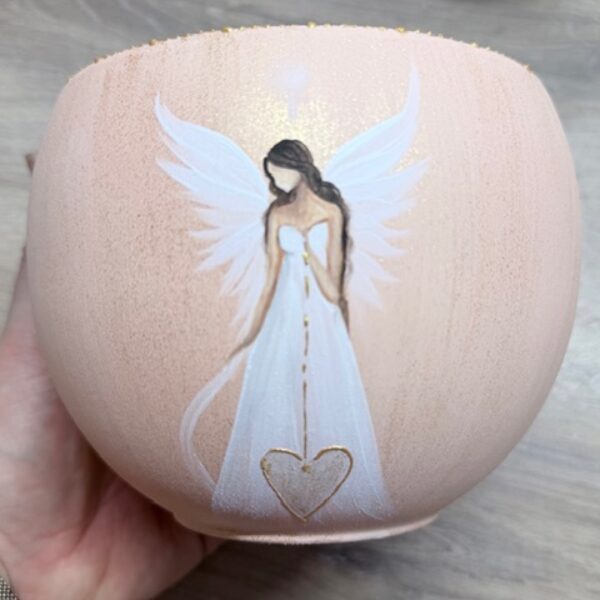 Andělský ručně malovaný obal na květiny | Dotek ticha | horní průměr 11 cm | Meruňkový