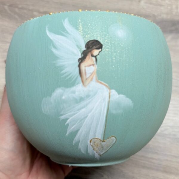 Andělský ručně malovaný obal na květiny | Dotek ticha | horní průměr 11 cm | Šalvějový