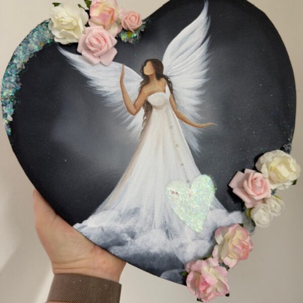 Andělský srdíčkový obraz s růžemi a křišťálky | Rozkvět naší jedinečnosti | 30cm