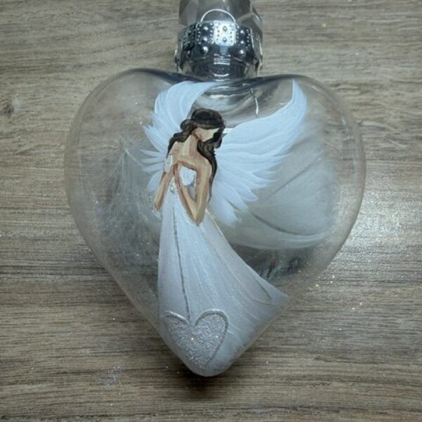 Andělská ručně malovaná baňka ve tvaru srdce | Průměr 9 cm | 3