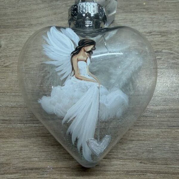 Andělská ručně malovaná baňka ve tvaru srdce | Průměr 9 cm | 4