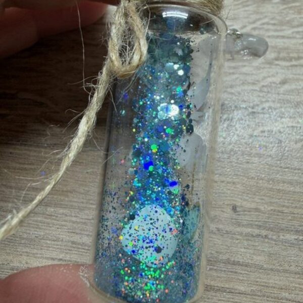 Andělský, ručně malovaný ochranný amulet s larimarem | 1