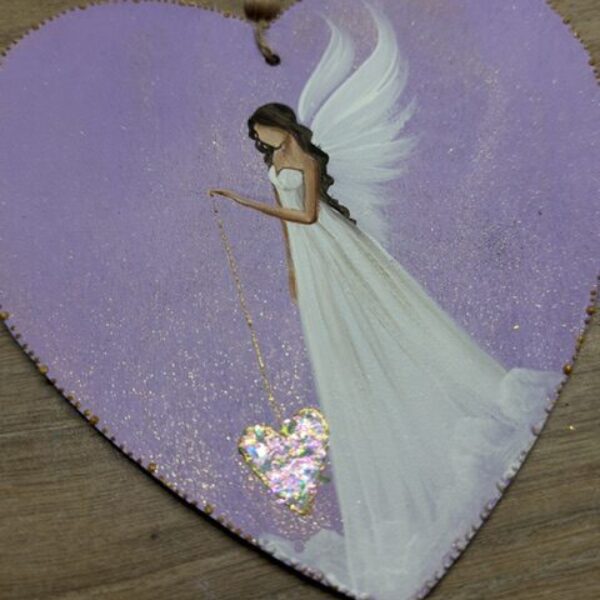 Andělské ručně malované srdce k zavěšení | 16 cm | Srdce které ví... | Fialové