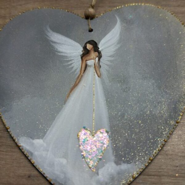 Andělské ručně malované srdce k zavěšení | 16 cm | Srdce které ví... | Šedé