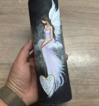 Andělská, ochranná svíce od autorky Michaely Němcové | Vnitřní klid | 20 cm | 1 Velmi silná andělská, ochranná svíce s křišťálem a ametystem | Vnitřní klid | 20 cm