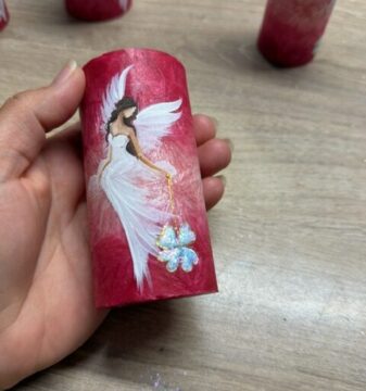 Andělská mini svíčka, ručně a s láskou malovaná pro štěstí | Čtyřlístek | Průměr 4,5 cm | 2