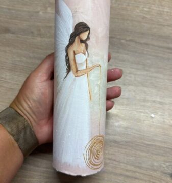 Andělská, ručně malovaná svíce s růženínem od autorky Michaely Němcové | Spirála hojnosti | 20 cm | 3 Velmi silná andělská, ochranná svíce s růženínem | Spirála hojnosti | 20 cm | 3