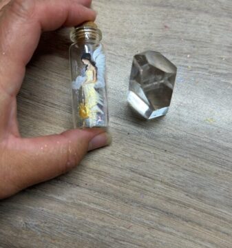 Andělské amulety v enerigiích slunovratu od autorky Michaely Němcové | Návrat ke své síle | 5 Andělský amulet v energiích slunovratu s křišťálky uvnitř | Návrat ke sví síle | 5