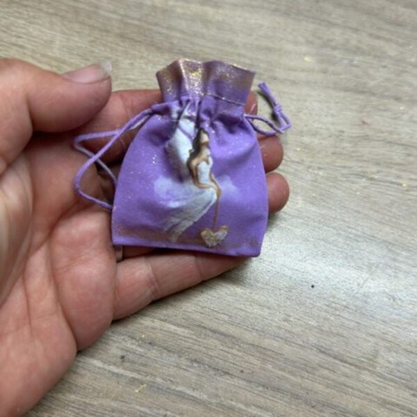 Andělský a jedinečný malovaný amulet s ametystem | Pro podporu důvěry v život, vesmír, nejvyšší řád | Fialový 3